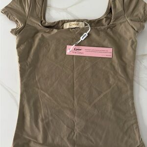 Queen Fit & Comfort Women's Short Sleeve Top - Tan